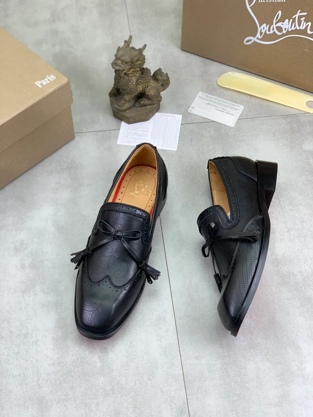 Men's shoes 💰P760 new style 💰high version 🇮🇹 CL red bottom series top purchasing original order series🔍🔍/🇮🇹Italian imported cowhide, imported genuine leather lining💪💪, completely 1⃣️ vs 1⃣️🇮🇹💪💪, ⚠Sole: The original sole provided by the original factory, the exclusive movable molded sole is super comfortable, ⚠Original factory follow-up goods, 🔍🔍high quality, you can come in and out at will, welcome to compare ⚠Size: 38-44 (45 46 can be customized)